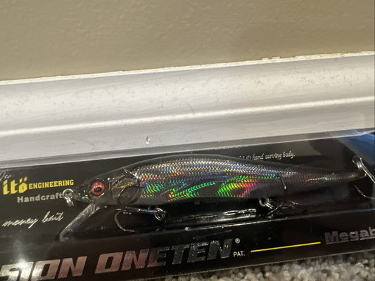 Megabass Vision 110 GG Deadly Black Shad